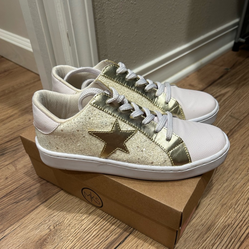 Maker’s fashion now sneakers
